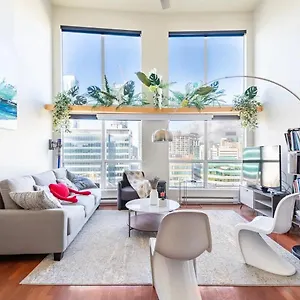 Apartment Loft In Downtown With Free Parking, Vancouver